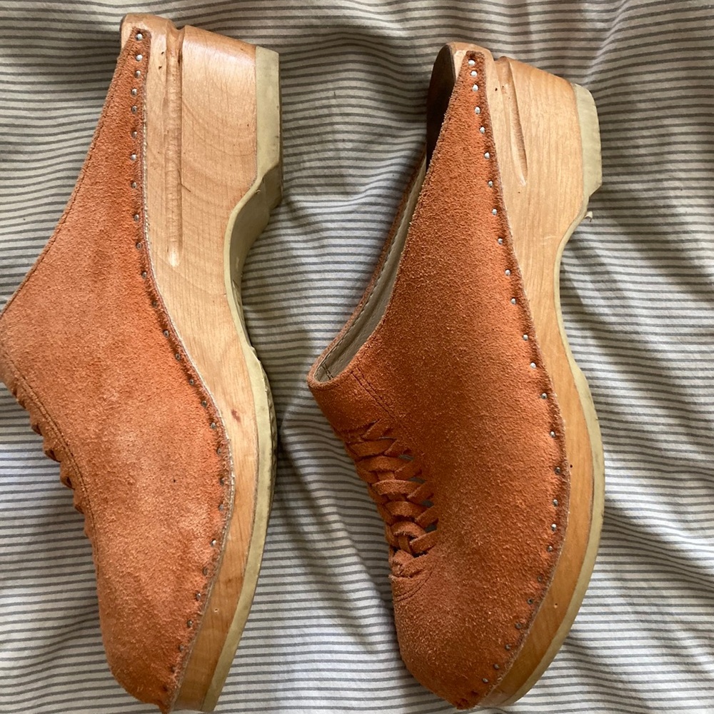 Troentorp suede caramel braid clogs